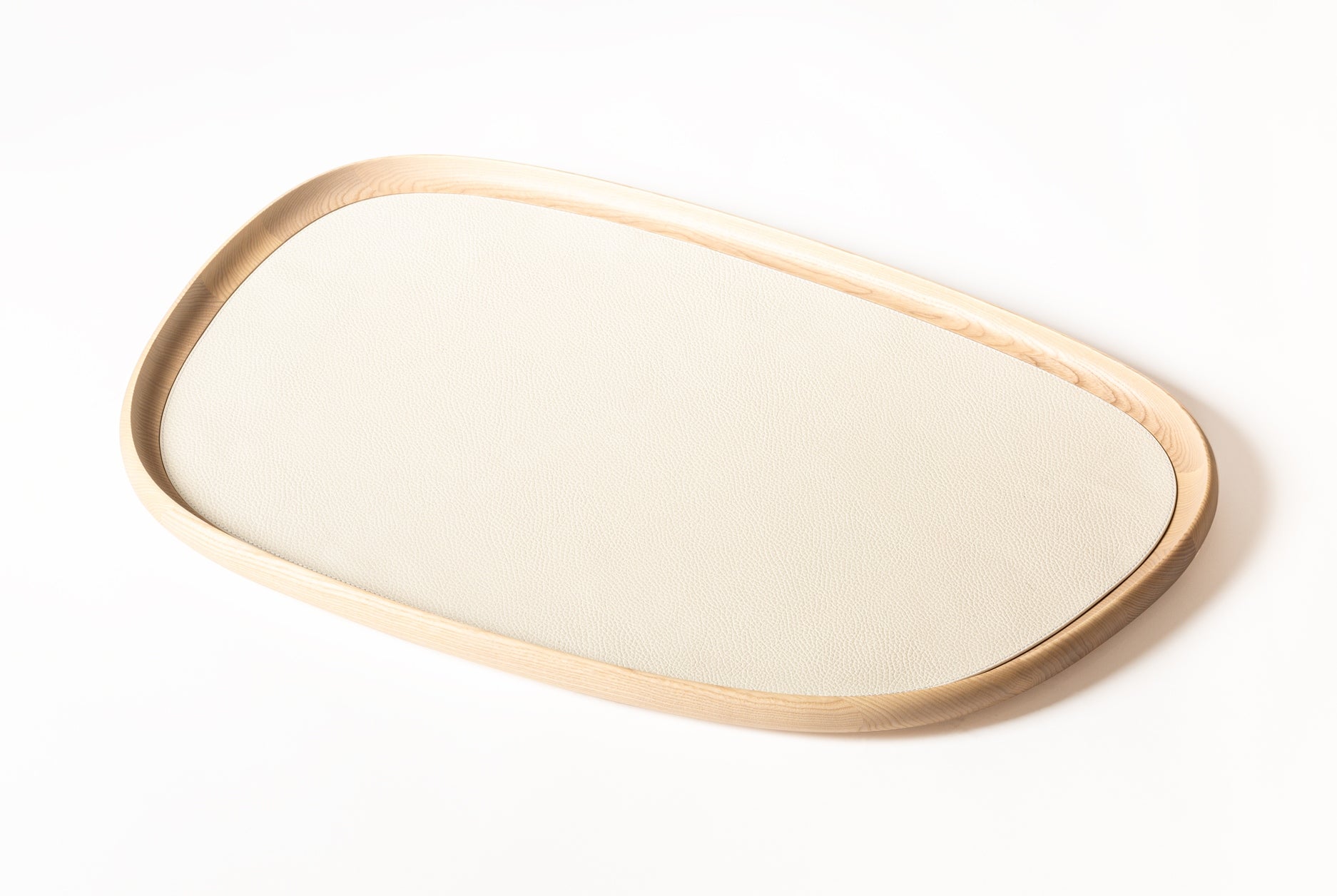 Giobagnara x Kelly Wearstler Maris Wood Stacking Tray Rectangular
Wooden trays with removable leather inlay, available in natural or wenge finish. | Functional and stylish | Home Accessories | 2Jour Concierge, your luxury lifestyle shop