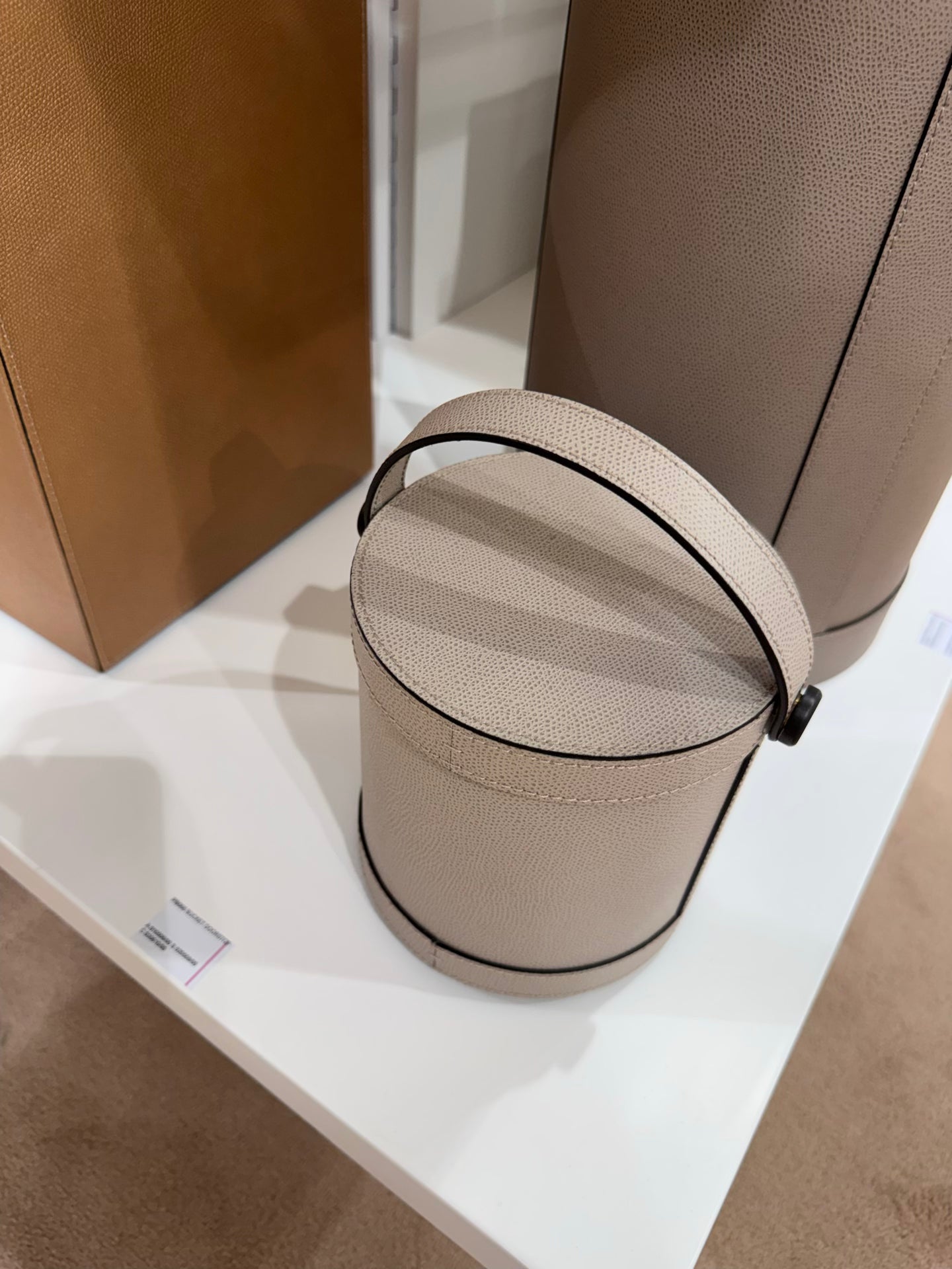 Giobagnara Bucket Leather-Covered Wood Doorstop With Leather Handle | Stylish Design with Leather-Covered Wood Structure | Features a Leather Handle for Easy Handling | Heavy Core for Stability | Non-Slip Waterproof Rubber Base Underneath | Explore a Range of Luxury Home Accessories at 2Jour Concierge, #1 luxury high-end gift & lifestyle shop