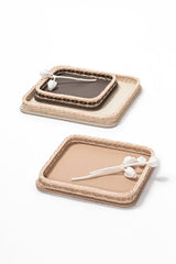 Orsay-Tablett aus Leder und Rattan, quadratisch