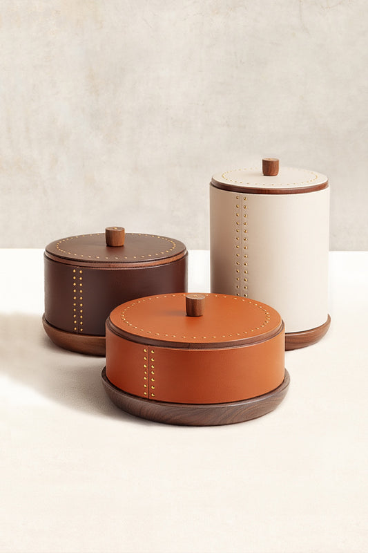 Rabitti 1969 by Giobagnara | Toiles de Noyer Walnut Wood and Saddle Leather Round Trinket Box N°1: Round trinket box in walnut wood and saddle leather with golden tacks, three sizes | Decor | 2Jour Concierge, your luxury lifestyle shop | luxury trinket box, Rabitti 1969, Toiles de Noyer, walnut wood saddle leather box, golden tack detail, Italian luxury decor, designer trinket box, Giobagnara leather box