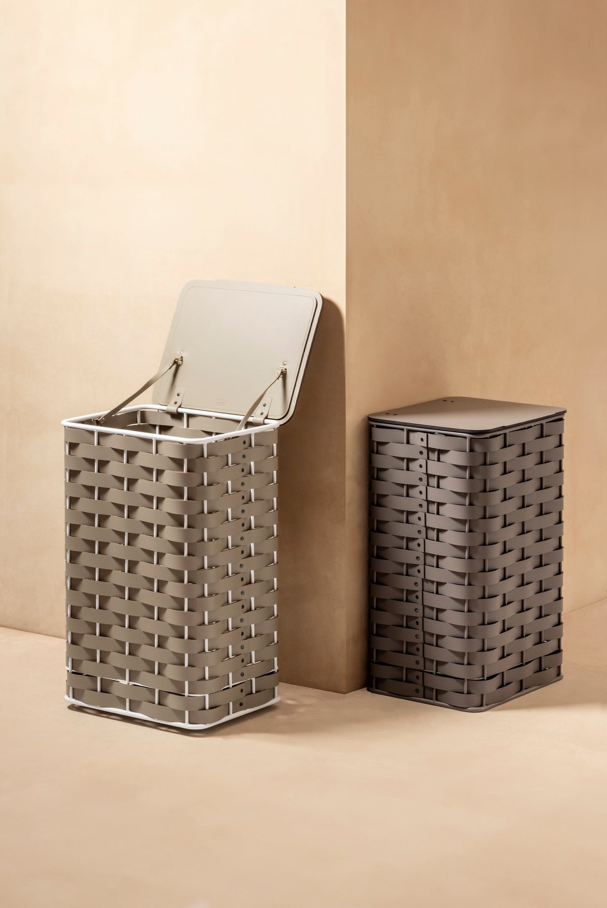 Rudi | Nassa Regular Laundry Basket: Dark-stained aluminum structure with Tecnocuoio® weaving — two sizes with or without lid, rubber feet or wheels | Storage | 2Jour Concierge, your luxury lifestyle shop | luxury laundry basket, Rudi Nassa, Tecnocuoio basket, designer laundry hamper, indoor outdoor basket
