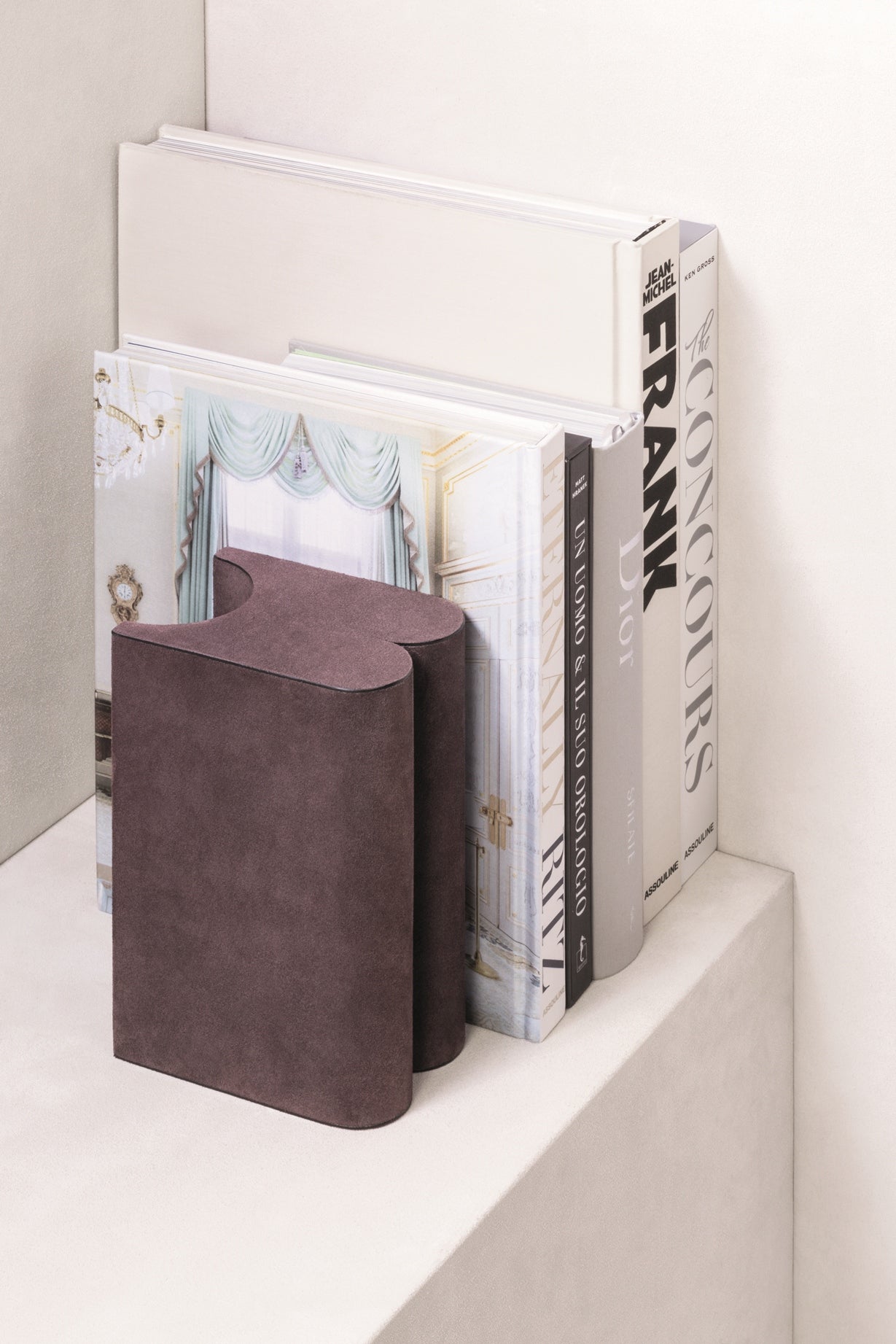 Giobagnara x Stéphane Parmentier Alfabeta Leather-Covered Bookend | Innovative Collaboration with Alfabeta Collection | Geometric Shapes with Leather-Bound Legs | Unique Design with Sculptural Quality | Explore a Range of Luxury Home Accessories at 2Jour Concierge, #1 luxury high-end gift & lifestyle shop