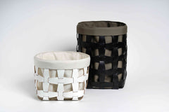 Hakenförmiger, handgewebter Korb aus regeneriertem Leder, weich, quadratisch mit Leinenfutter