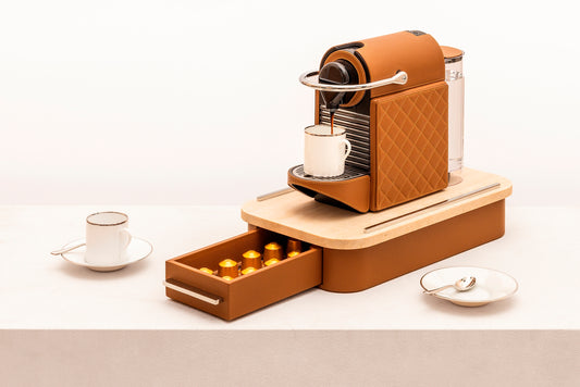 Giobagnara Saint-Germain coffee drawer organizer – marble | Compact organizer for Nespresso classic capsules | Leather-covered wood structure with metal inserts in three finishes | Top in marble, available in classic travertine or arabescato white | Inner walnut wood partitions hold 10 capsules | Custom sizes available on request | Coffee accessories | 2Jour Concierge, your luxury lifestyle shop