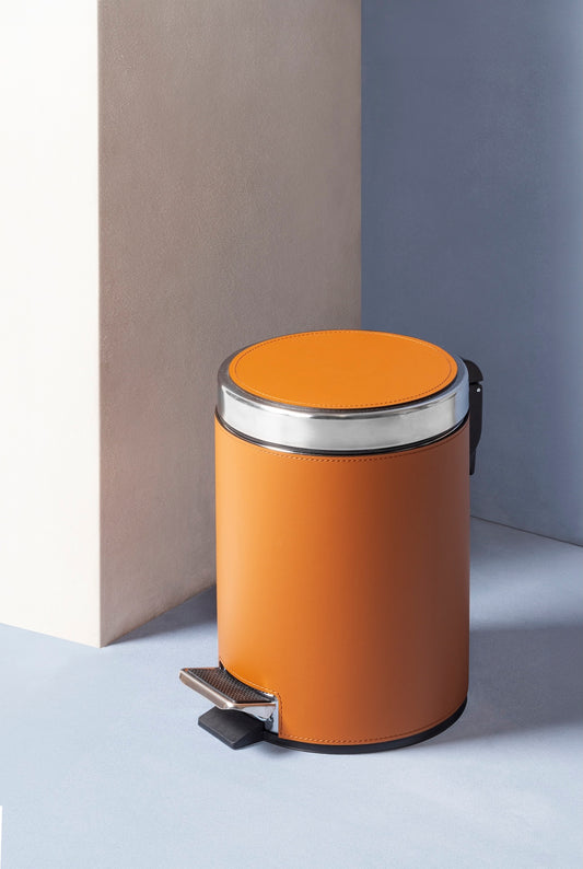Rudi Bino | Round Pedal Bin: Regenerated leather with stainless-steel trim, non-slip rubber base, and removable inner container, with smooth matte finish, ideal for hospitality or private interiors | Storage / Bins | 2Jour Concierge, your luxury lifestyle shop