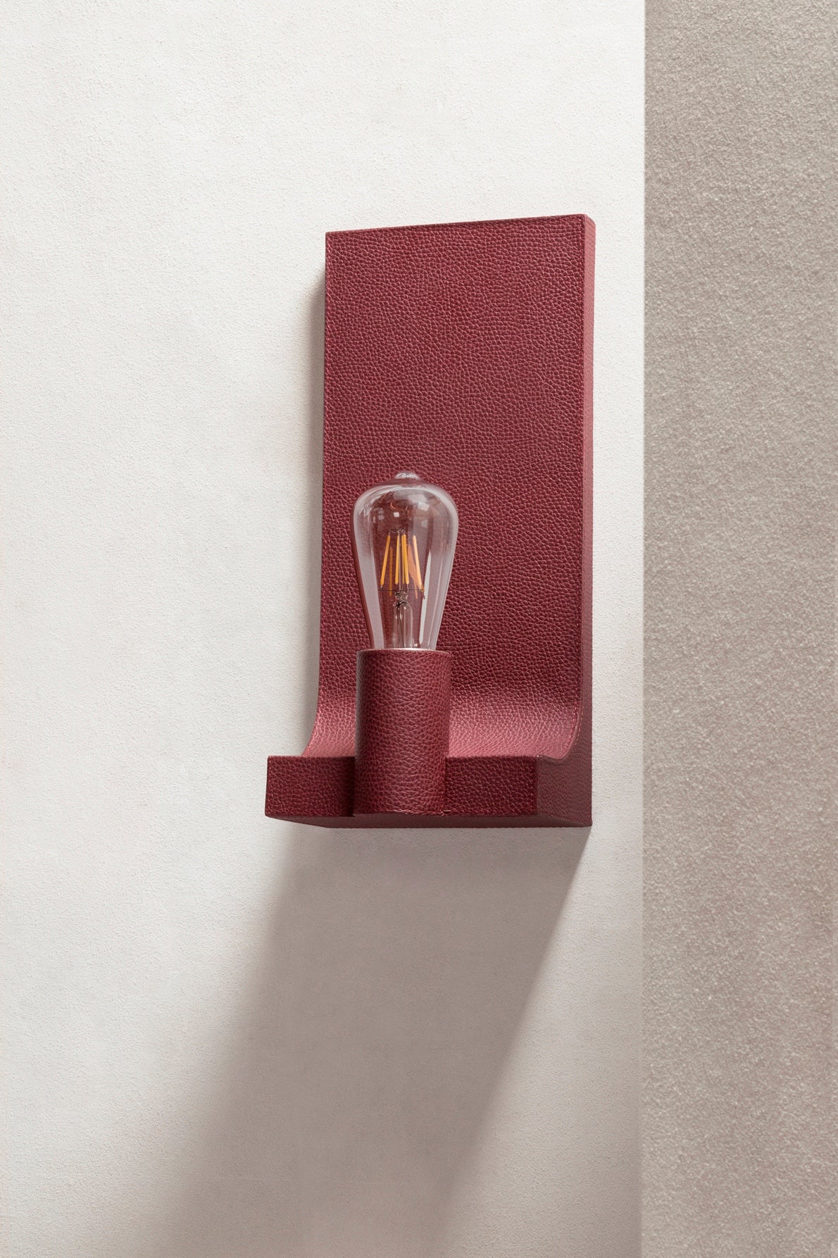 Giobagnara x Tekna Walcott Leather Wall Lamp | Leather-covered brass lamp featuring pure, clean lines and rounded shapes for an artistic wall display | Voltage available: 110V or 220V (Edison LED e27 or e26 bulbs included, dimmable) | Lighting and Decor | 2Jour Concierge, your luxury lifestyle shop