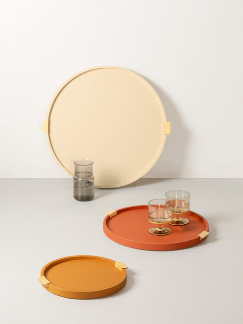 Giobagnara Puccini Round Leather-Covered Tray with Metal Handles | Elegant and Functional Design | Stylish Home Decor Accent | Explore a Range of Luxury Home Decor at 2Jour Concierge, #1 luxury high-end gift & lifestyle shop
