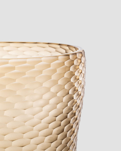 Venini Battuto a nido d’ape Vase | A Murano glass vase designed by Carlo Scarpa in 1940 | Features a textured surface of small, irregular hexagons inspired by natural honeycombs and ancient handcrafted textiles | Cold-sculpted by master glass grinders to create a unique, tactile pattern | Now available in the brand-new Peach variant | A harmonious blend of nature, craftsmanship, and timeless design | Design by Venini | Tableware & decorative objects | 2Jour Concierge, your luxury lifestyle shop