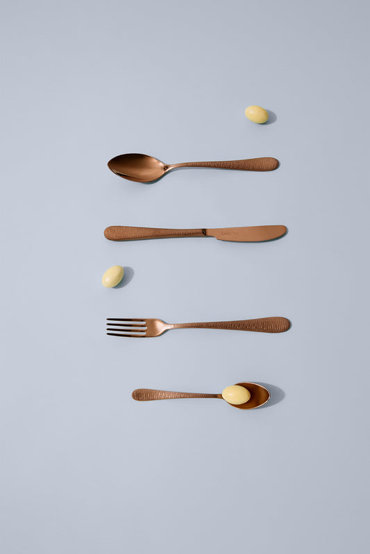Zanetto Fuoco | Dinner Set: Fine stainless steel with Intreccio hammered texture and shiny PVD finish, ideal for everyday dining with refined character; includes fork, spoon, knife, and teaspoon | Tableware & Serveware / Other Accessories | 2Jour Concierge, your luxury lifestyle shop