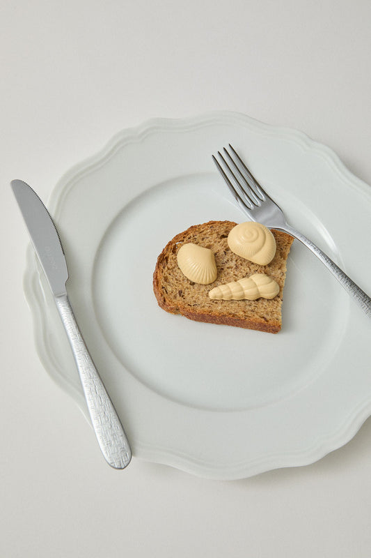 Zanetto Fuoco | Dinner Set: Fine stainless steel with Intreccio hammered texture and shiny PVD finish, ideal for everyday dining with refined character; includes fork, spoon, knife, and teaspoon | Tableware & Serveware / Other Accessories | 2Jour Concierge, your luxury lifestyle shop
